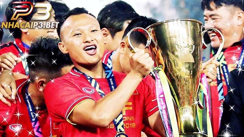Thông tin về sự nghiệp thi đấu câu lạc bộ của Nguyễn Trọng Hoàng