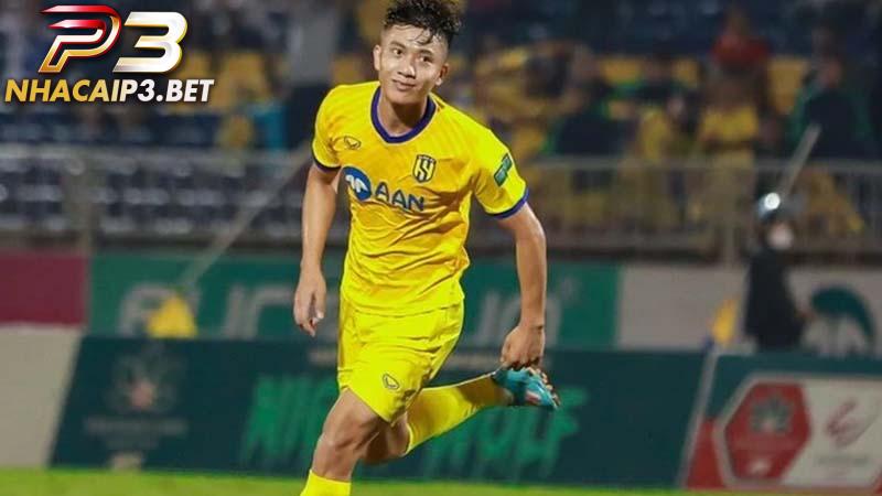 Giới thiệu về cuộc sống của hậu vệ tài năng Phan Văn Đức