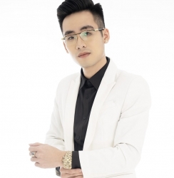 Cris Hoàng